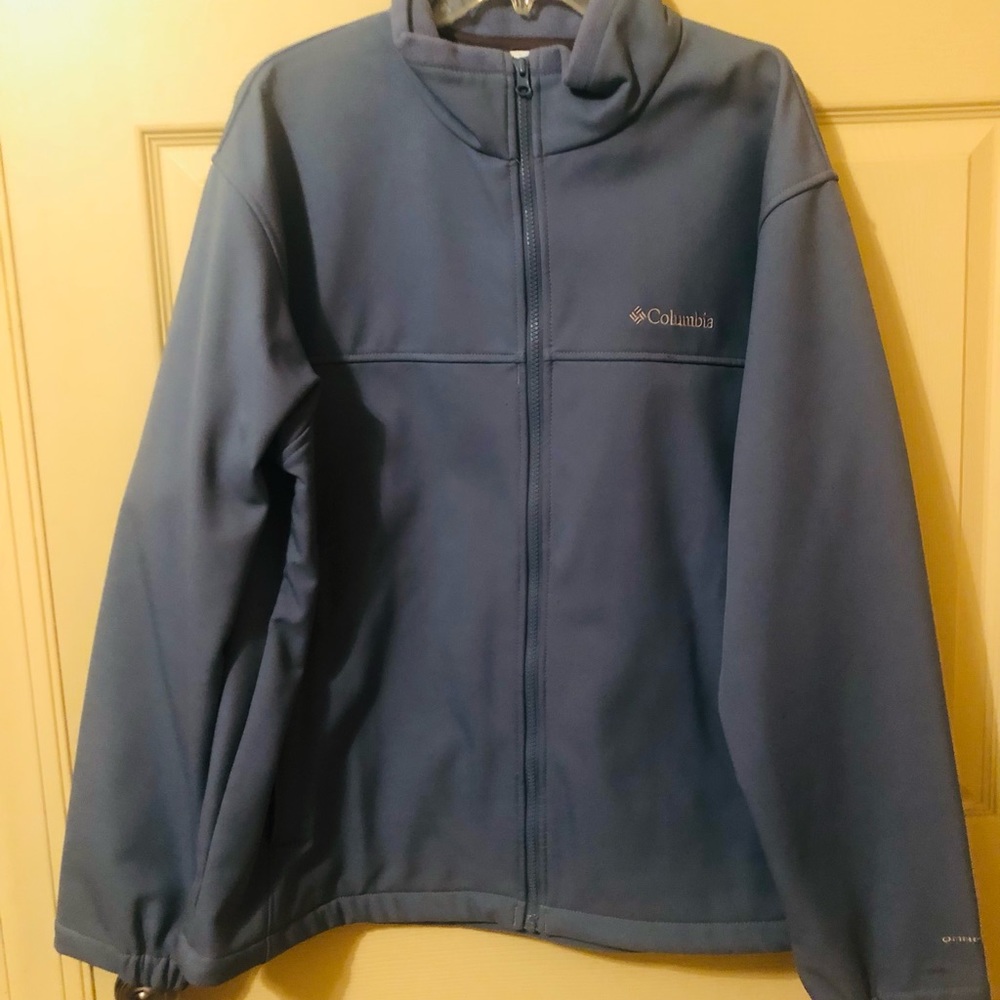 Columbia Men’s Jacket (fleece on inside, smooth outside): no hood Size XL